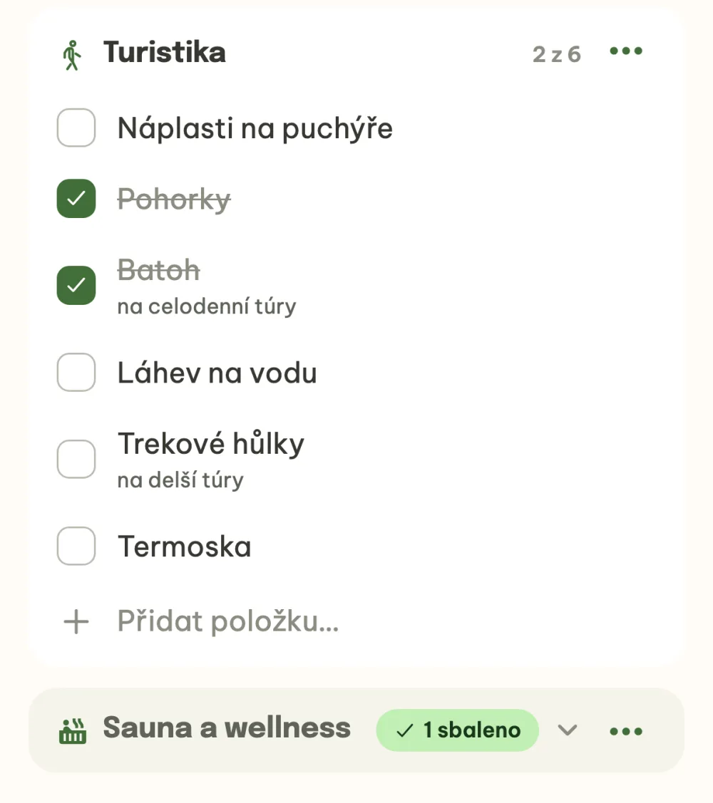 Přihrádka Turistika s odškrtnutými věcmi a vlastní položkou a zaklapnutá sbalená sauna