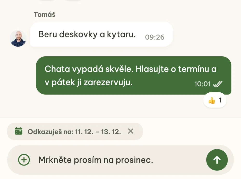 Psací pole s připnutým termínem 11. až 13. prosince a rozepsanou zprávou