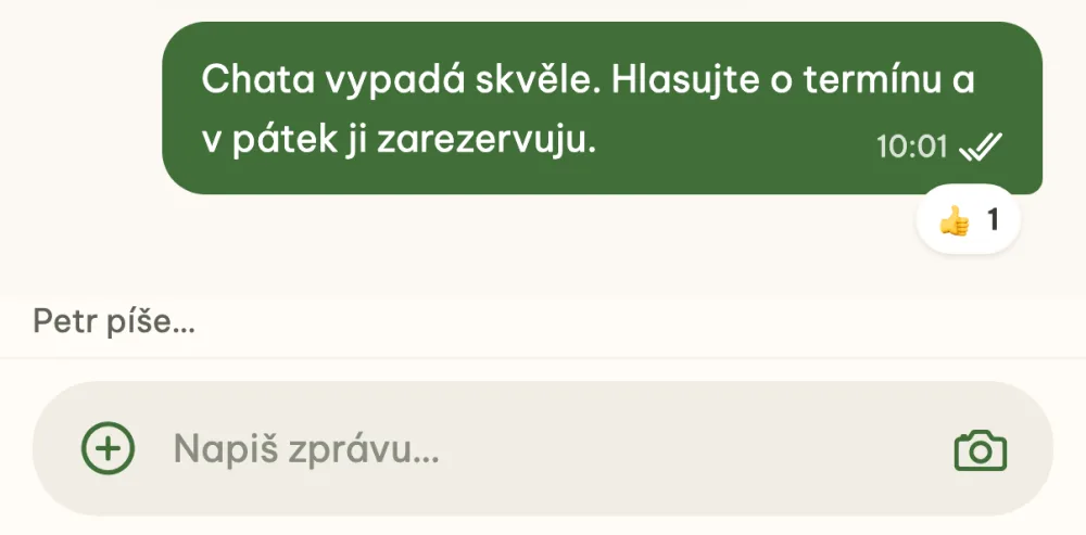 Konec chatu s řádkem, kdo právě píše, nad psacím polem