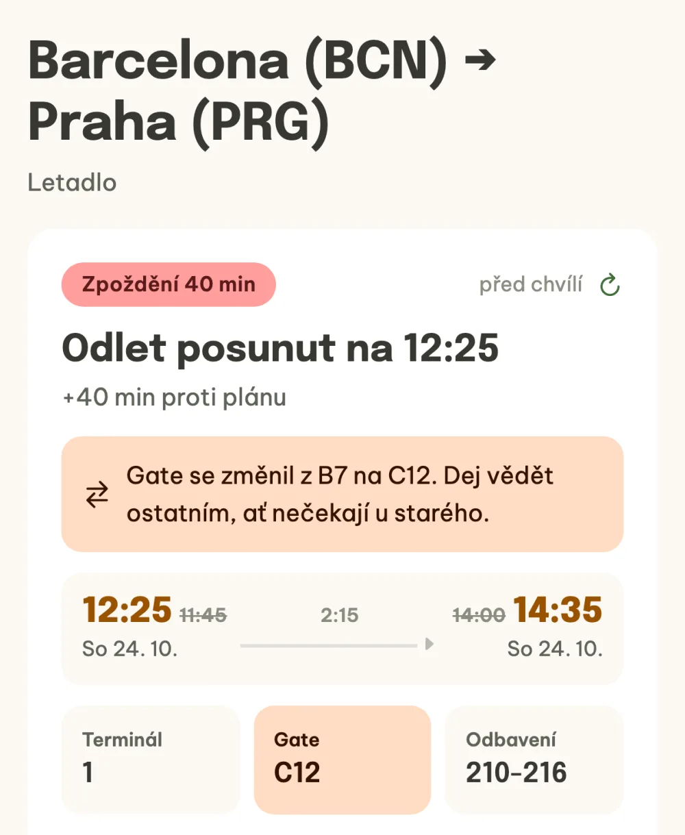 Detail letu s titulkem Odlet posunut, výstrahou o změně gate a dlaždicemi Terminál, Gate a Odbavení