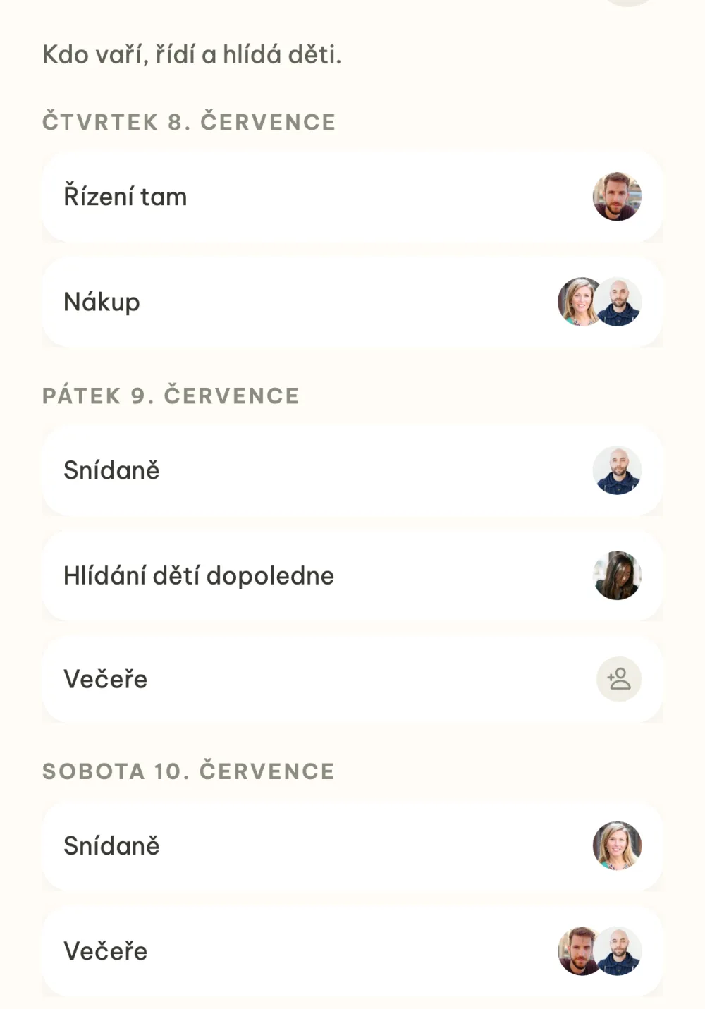 Rozpis služeb po dnech s přihlášenými u položek a volnou páteční večeří
