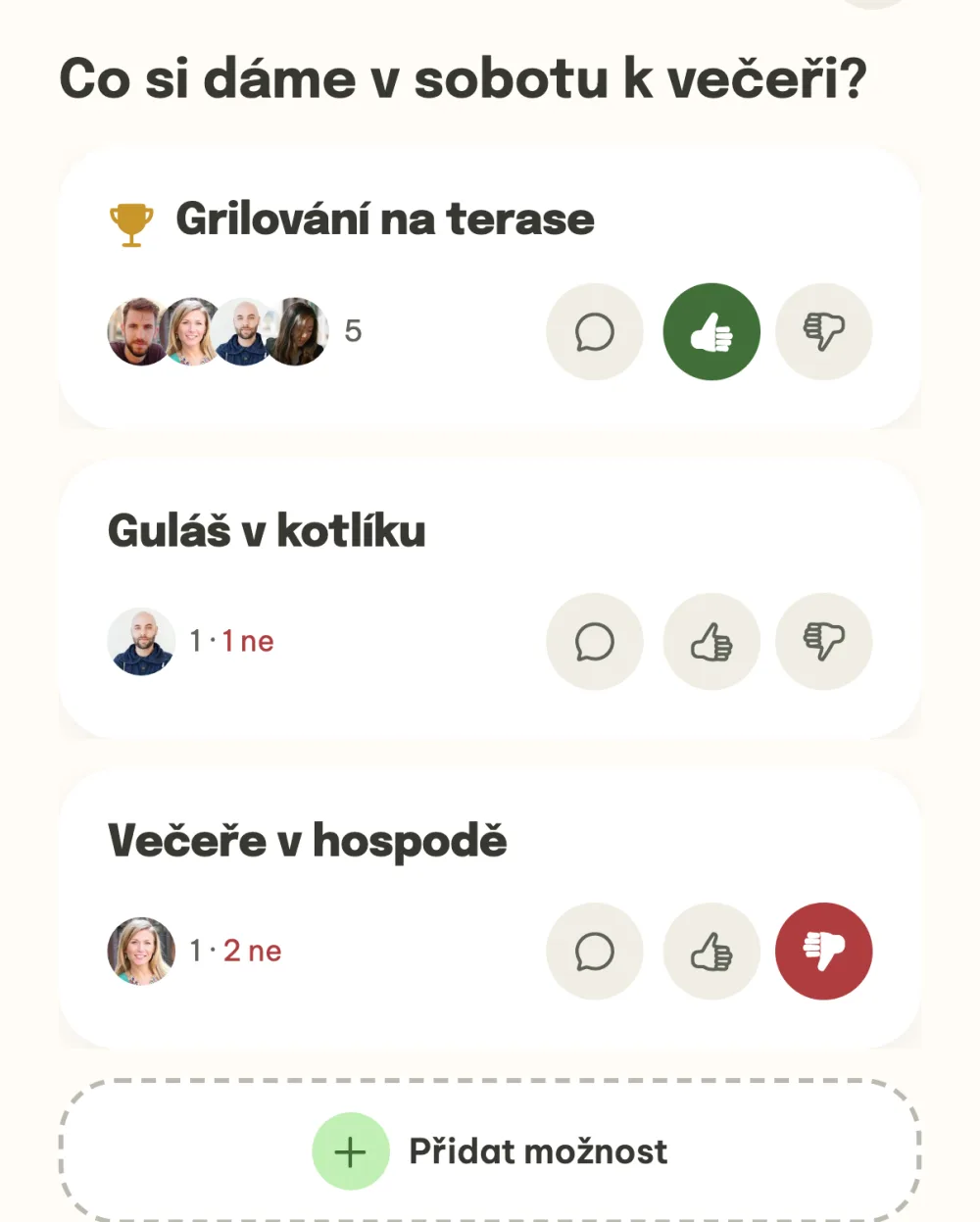 Anketa se třemi možnostmi, palci a trofejí u grilování