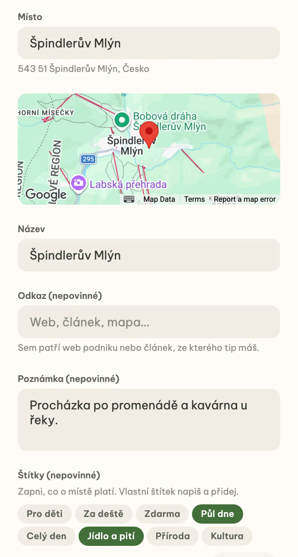 Formulář tipu se Špindlerovým Mlýnem z našeptávače, poznámkou a štítky Půl dne a Jídlo a pití