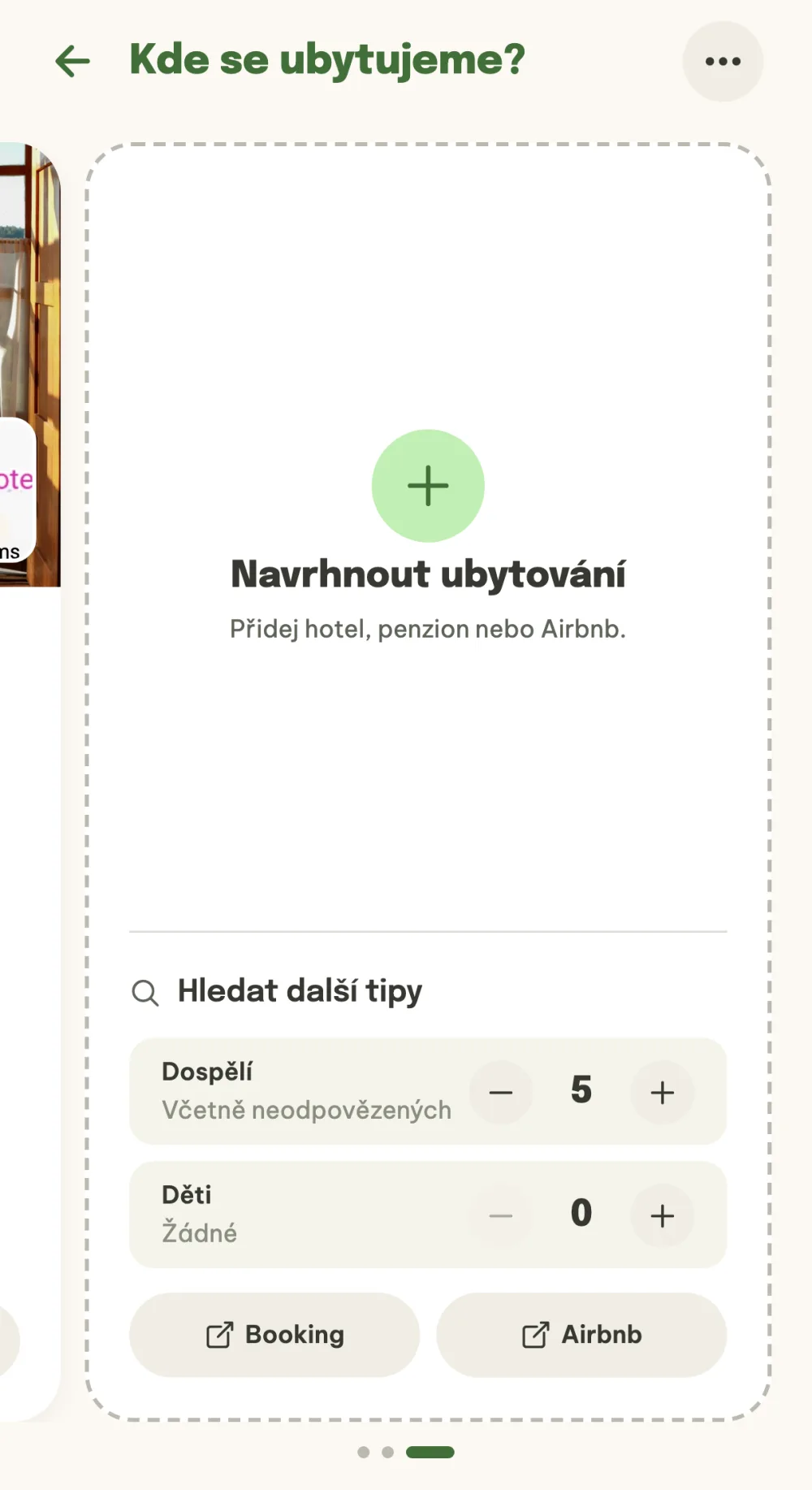Poslední karta s tlačítkem Navrhnout ubytování a hledáním na Bookingu a Airbnb